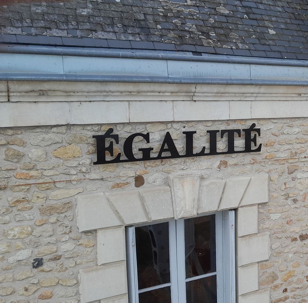 Enseigne de mairie en acier avec devise républicaine
