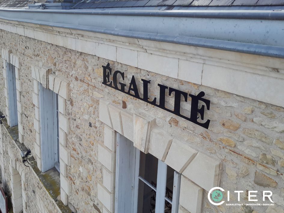 Enseigne de mairie en acier avec devise républicaine