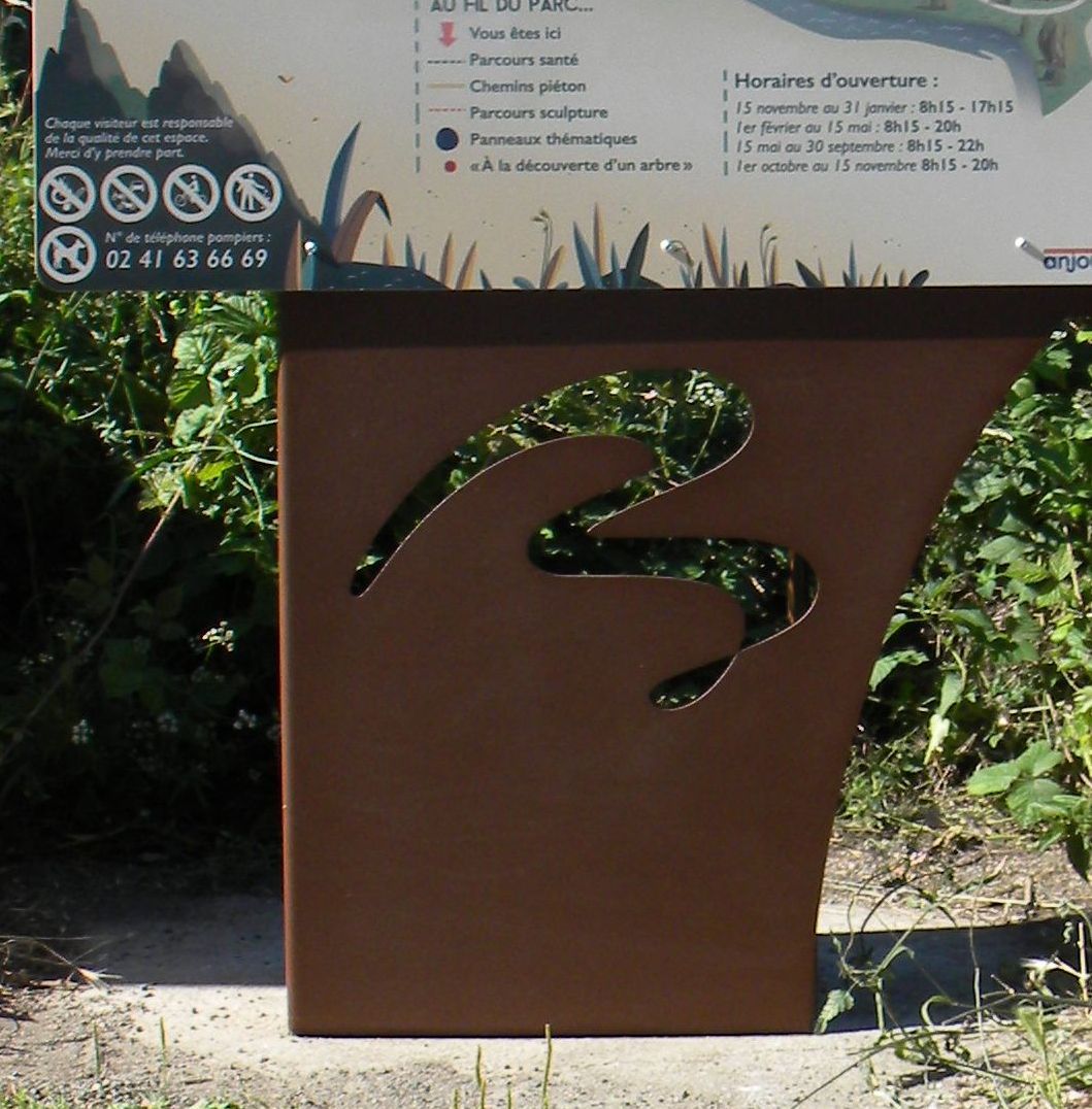 Portique acier corten de plan de sentier