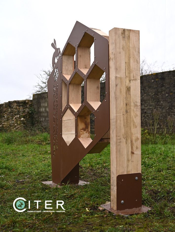 Hôtel à insectes pédagogique