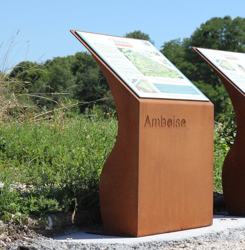 Pupitre touristique, pupitre patrimoine, pupitre pédagogique, pupitre commémoratif, pupitre historique, mobilier ludique...