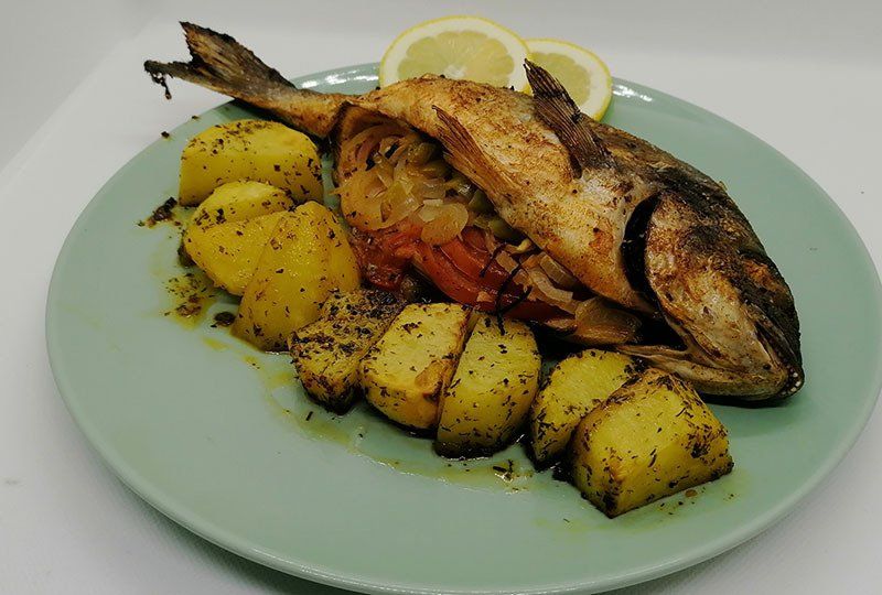Gefüllte Dorade aus dem Backofen Gefüllte Dorade aus dem Backofen