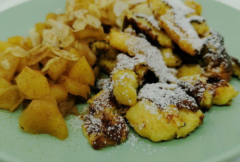 Kaiserschmarrn mit Äpfeln