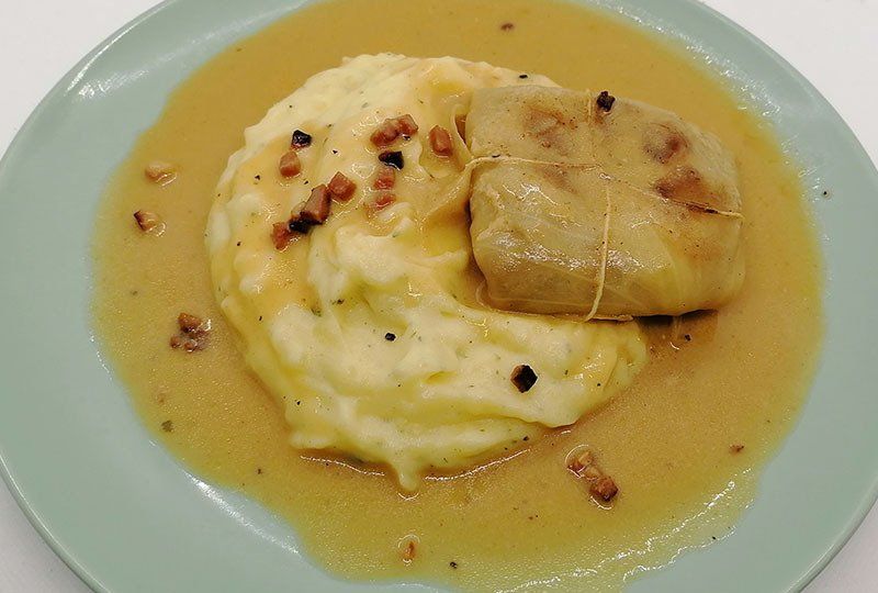 Kohlrouladen mit Kartoffelpüree Kohlrouladen mit Kartoffelpüree
