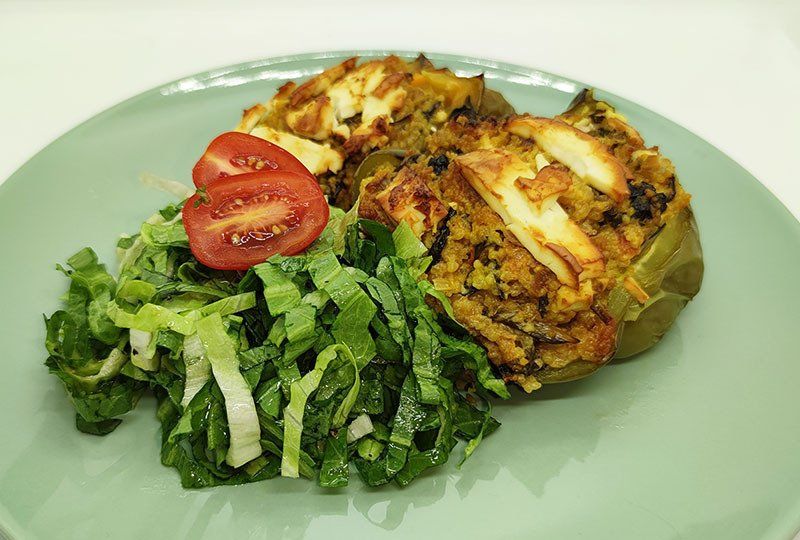 Paprika mit Mangold-Couscous-Füllung Paprika mit Mangold-Couscous-Füllung