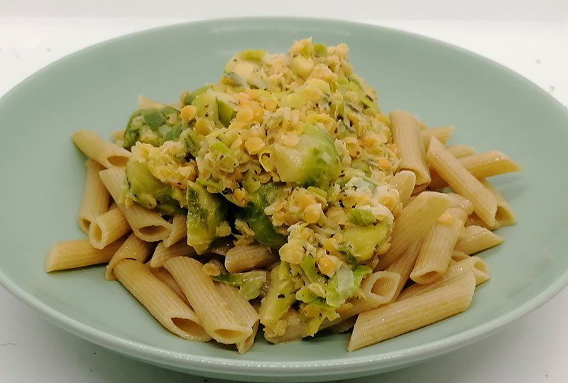 Pasta mit Rosenkohl-Linsen-Sauce