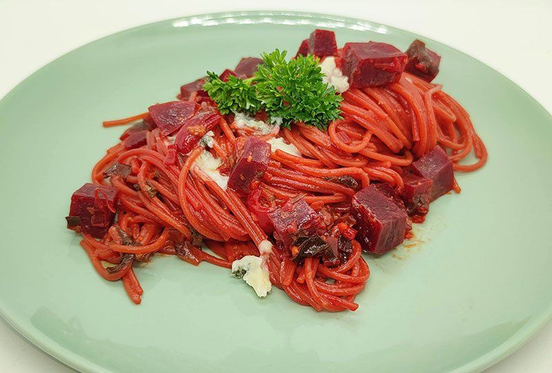 Spaghetti mit Rote-Bete-Gorgonzola-Sauce