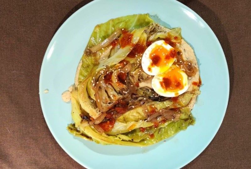 Spitzkohl auf Bohnenpüree Spitzkohl auf Bohnenpüree