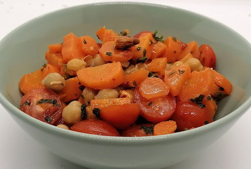 Warmer Karottensalat mit Kichererbsen Warmer Karottensalat mit Kichererbsen