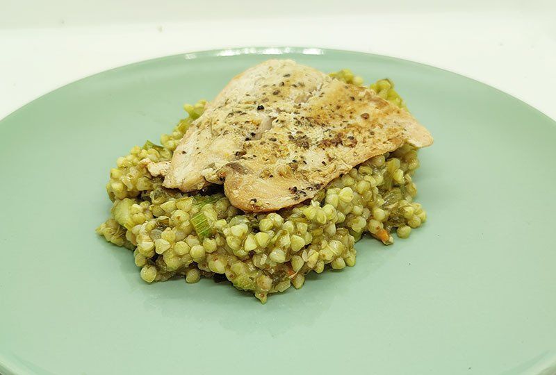 Wildlachs auf süßsaurem Buchweizensalat Wildlachs auf süßsaurem Buchweizensalat