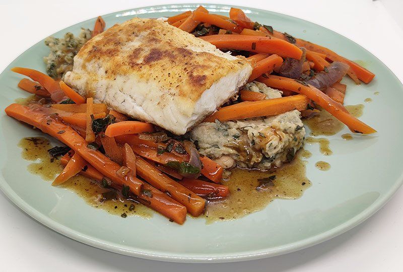 Zanderfilet mit Möhren und Weiße-Bohnen-Stampf Zanderfilet mit Möhren und Weiße-Bohnen-Stampf