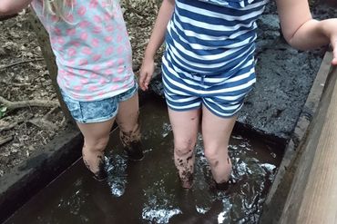 Barfuß Weg für die Kita CSR Projekt Firmen