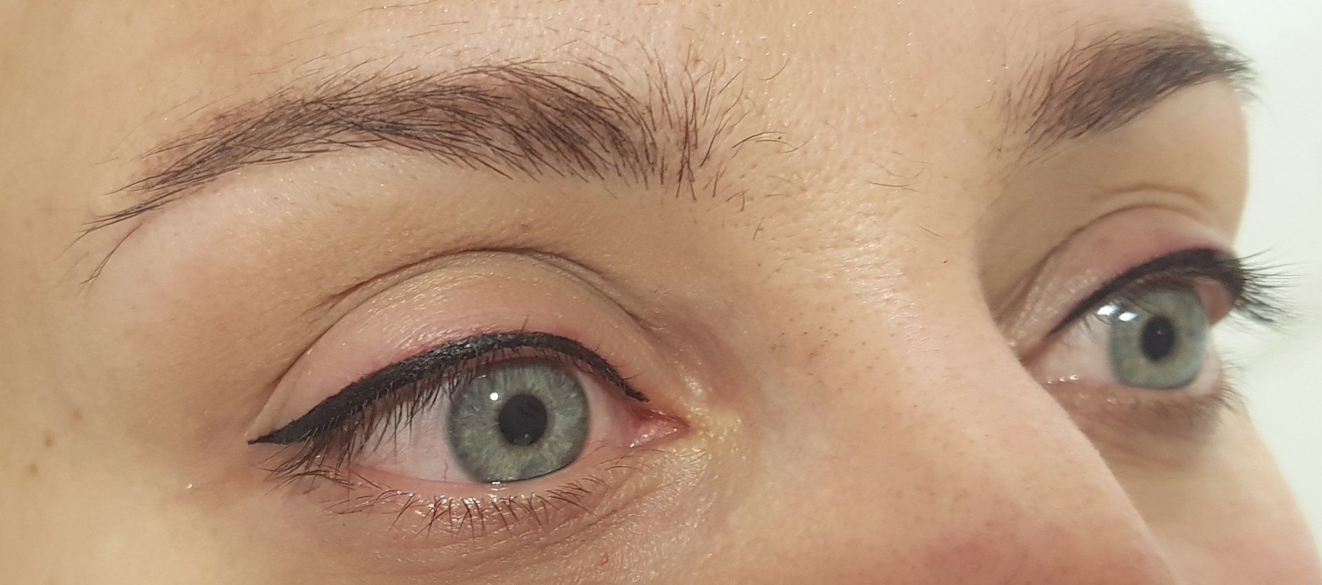 TATOUGE EYE LINER TOULON MAQUILLAGE PERMANENT YEUX VAR CRAYON PERMANENT OLLIOULES DERMOPGMENTATION OEIL VAR
