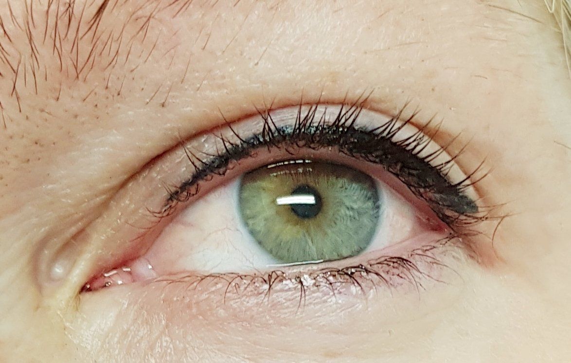 TATOUGE EYE LINER TOULON MAQUILLAGE PERMANENT YEUX VAR CRAYON PERMANENT OLLIOULES DERMOPGMENTATION OEIL VAR