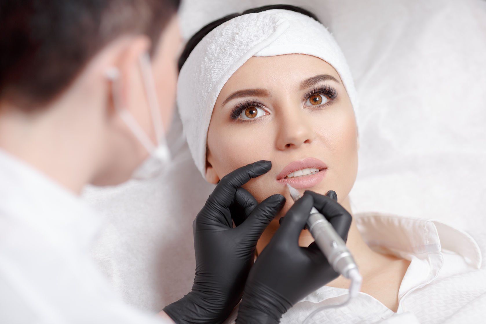 MAQUILLAGE PERMANENT DE LA BOUCHE DERMOPIGMENTATION LEVRE ollioules maquillage permanentvar