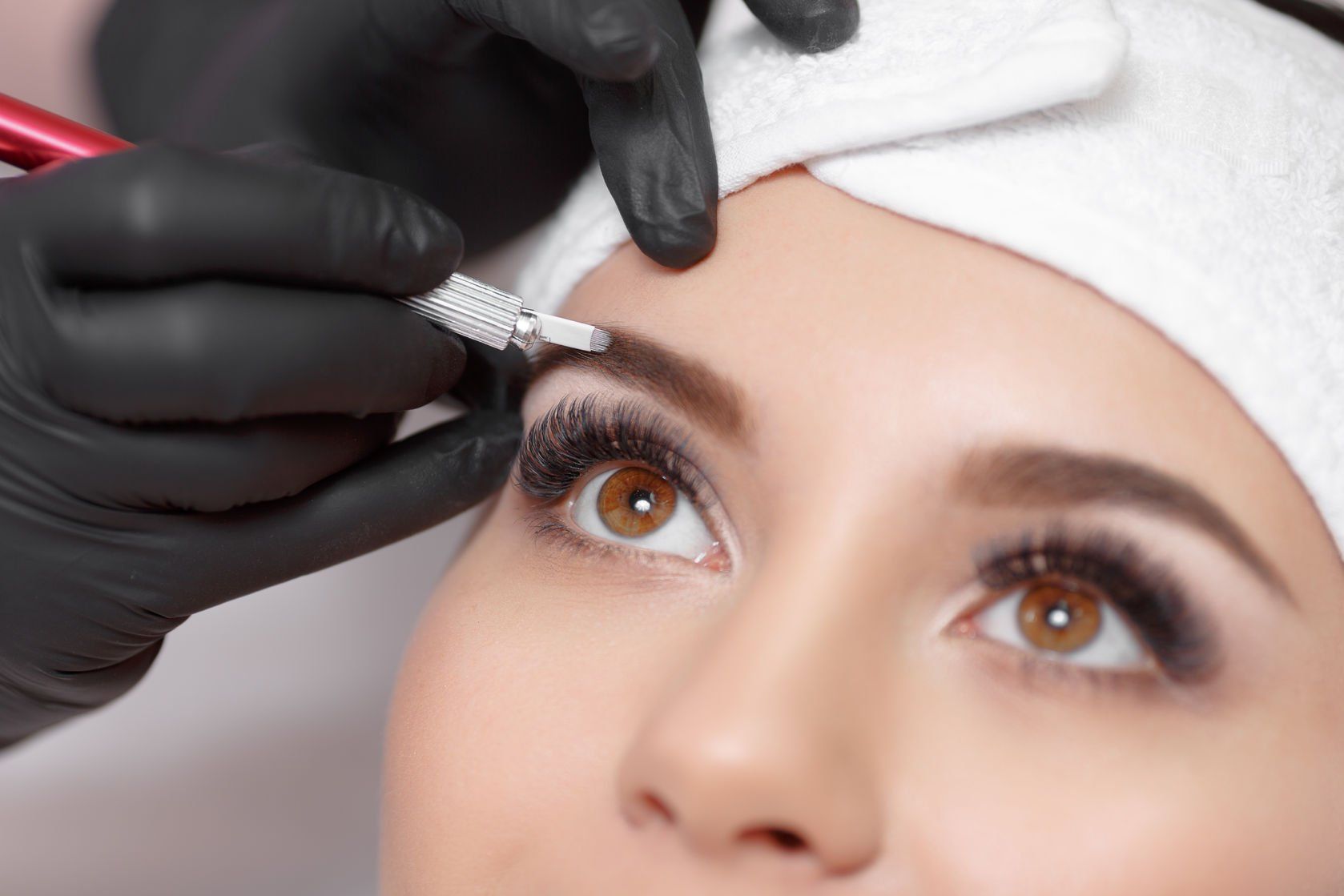 MAQUILLAGE PERMANENT DES SOURCILS EN POIL A POIL OLLIOULES SOURCILSVAR
