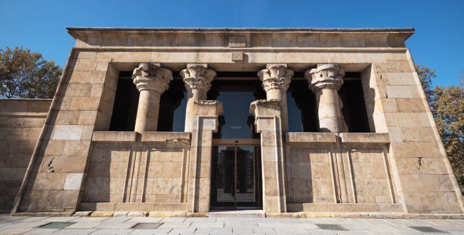 Fachada principal del Templo de Debod