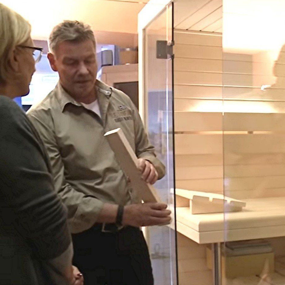 Kompetente u. faire Saunaberatung Kompetente Saunaberatung in der Ausstellung MenoShop NRW