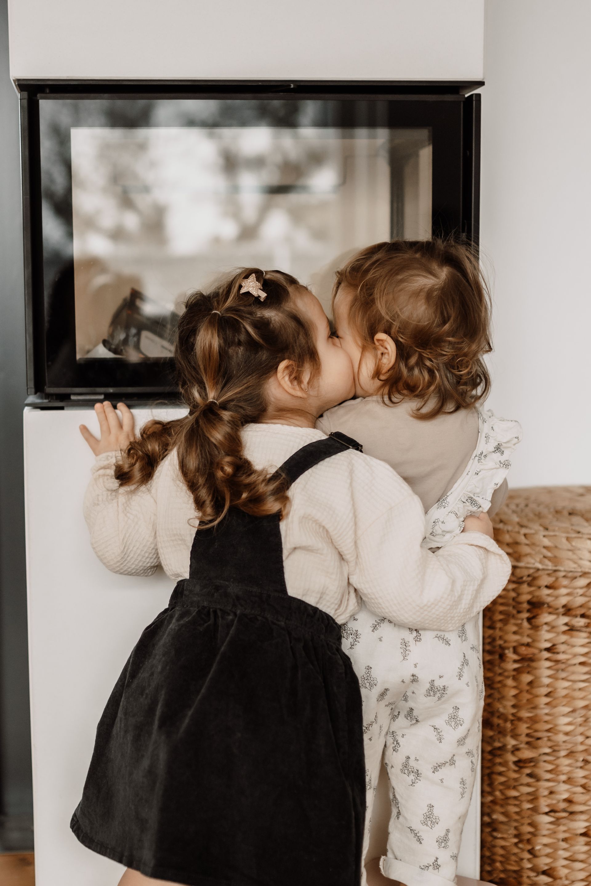 familienshooting eltern mit kinder zuhause