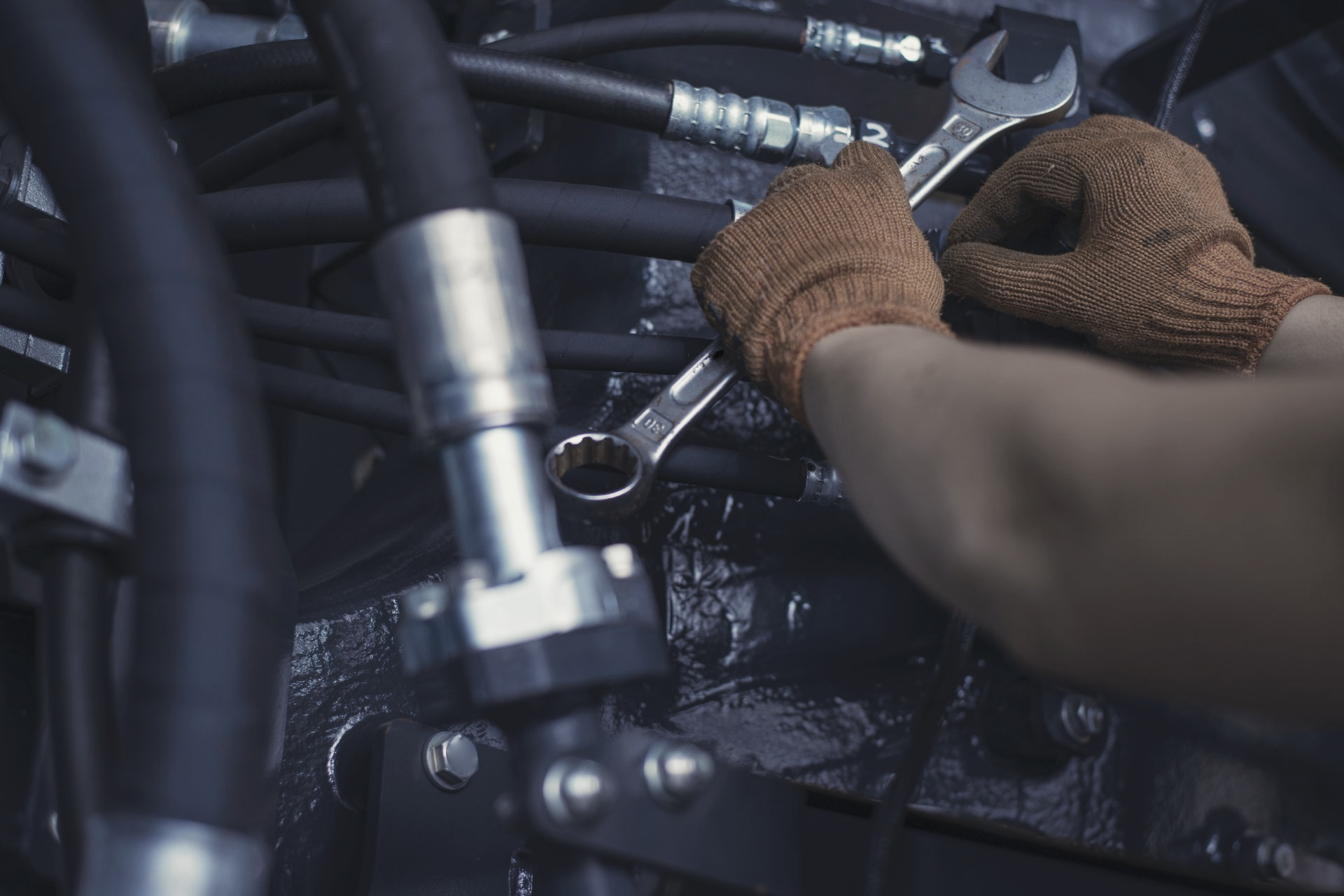 Herstellung und Montage von Hydraulikschläuchen, durchführen von Hydraulikservices