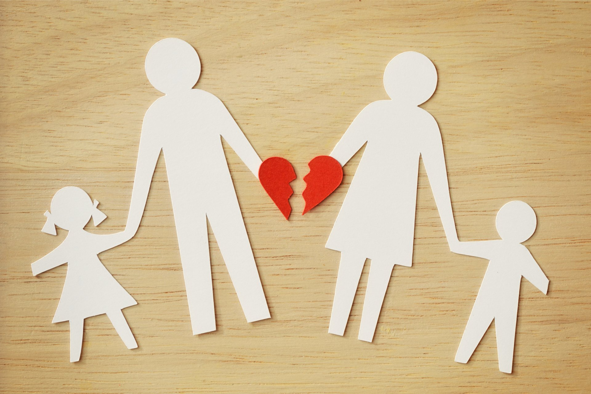 Logo Familientherapie gebrochenes Herz, Trennung der Familie