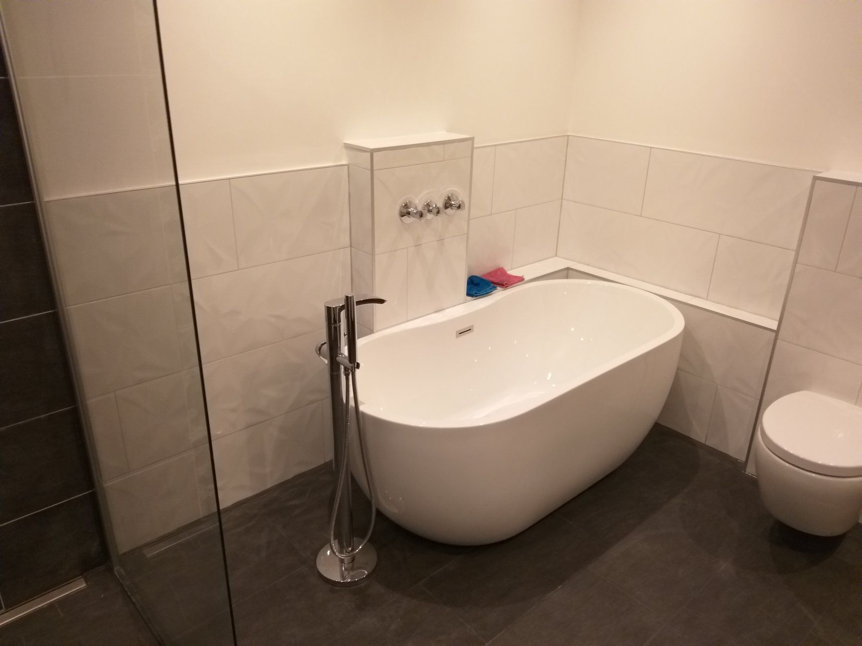 Badsanierung Wuppertal modernes Badezimmer Fliesen