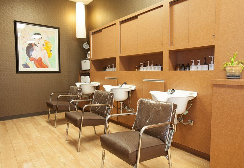 Exclusively Male Salon hair washing station