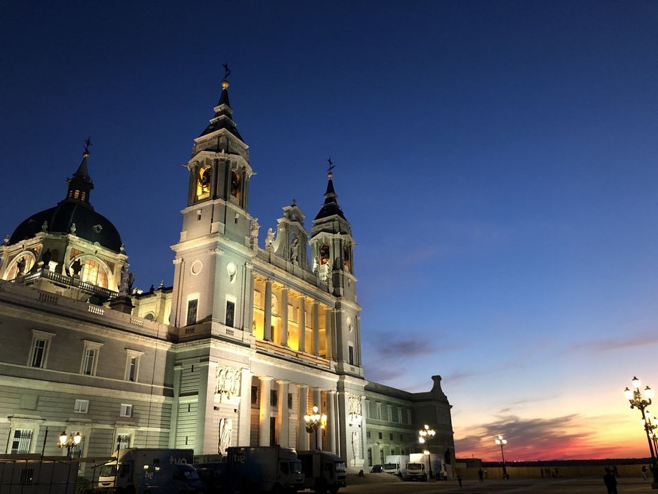 Fotografía de la Catedral de la Almudena. Fotografía de la Catedral de la Almudena.