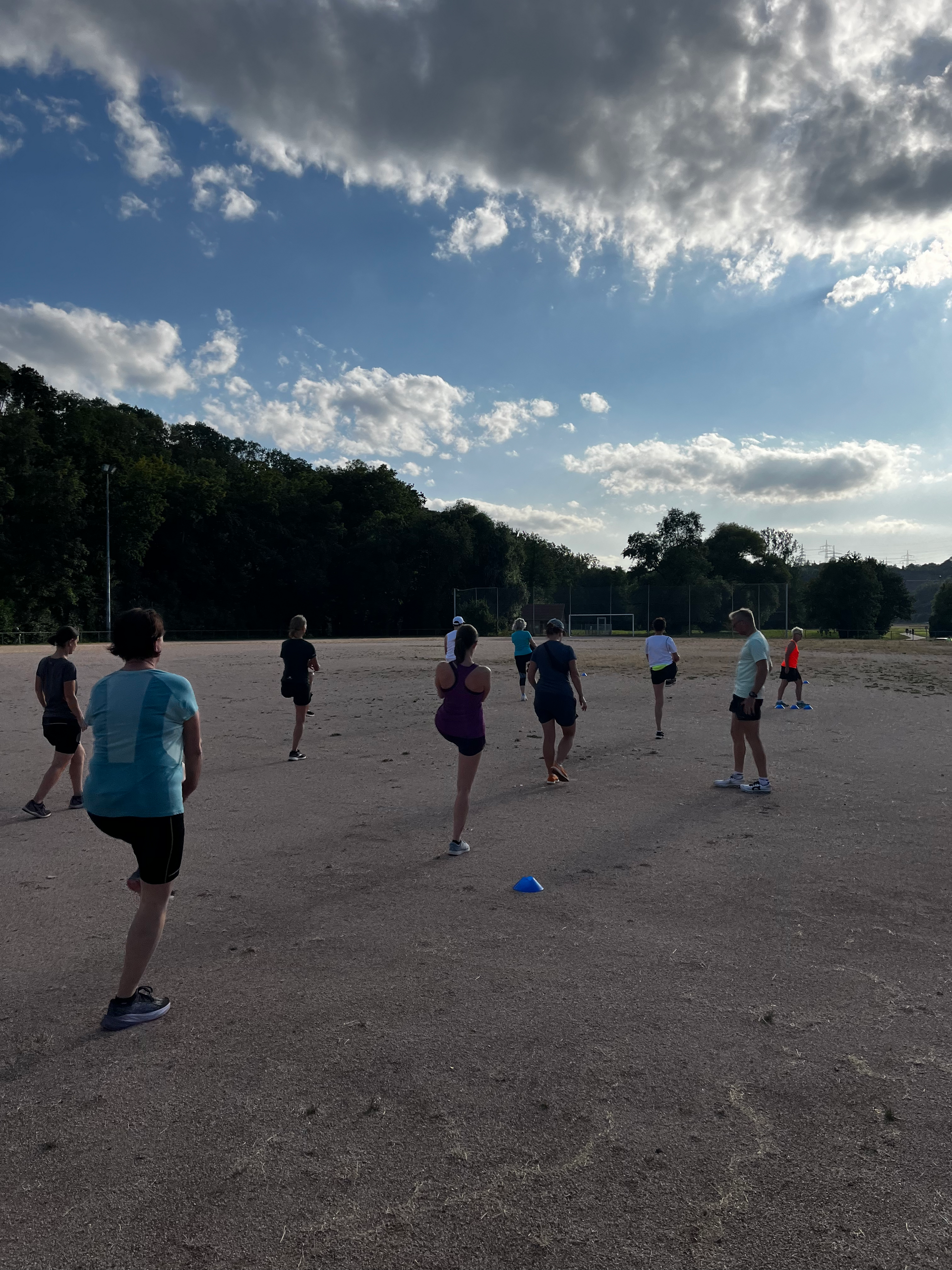 Das Lauftraining hinter dem Freibad in Mühlacker von #assmusathleticsrunning kommt gut an.