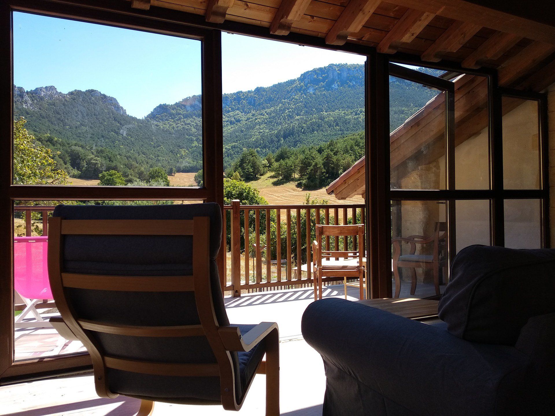 apartamento aire tierra y madera