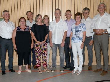 Gründungsmitglieder der Bürgergenossenschaft Neuweiler eG mit Schirmherr Landrat Helmut Riegger