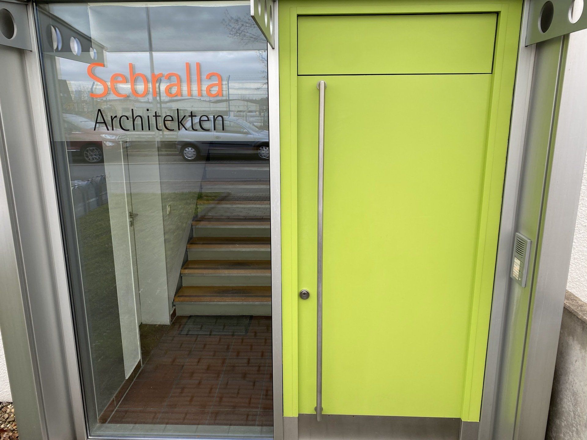 Lackierung einer Haustür, Geschäftskunde.