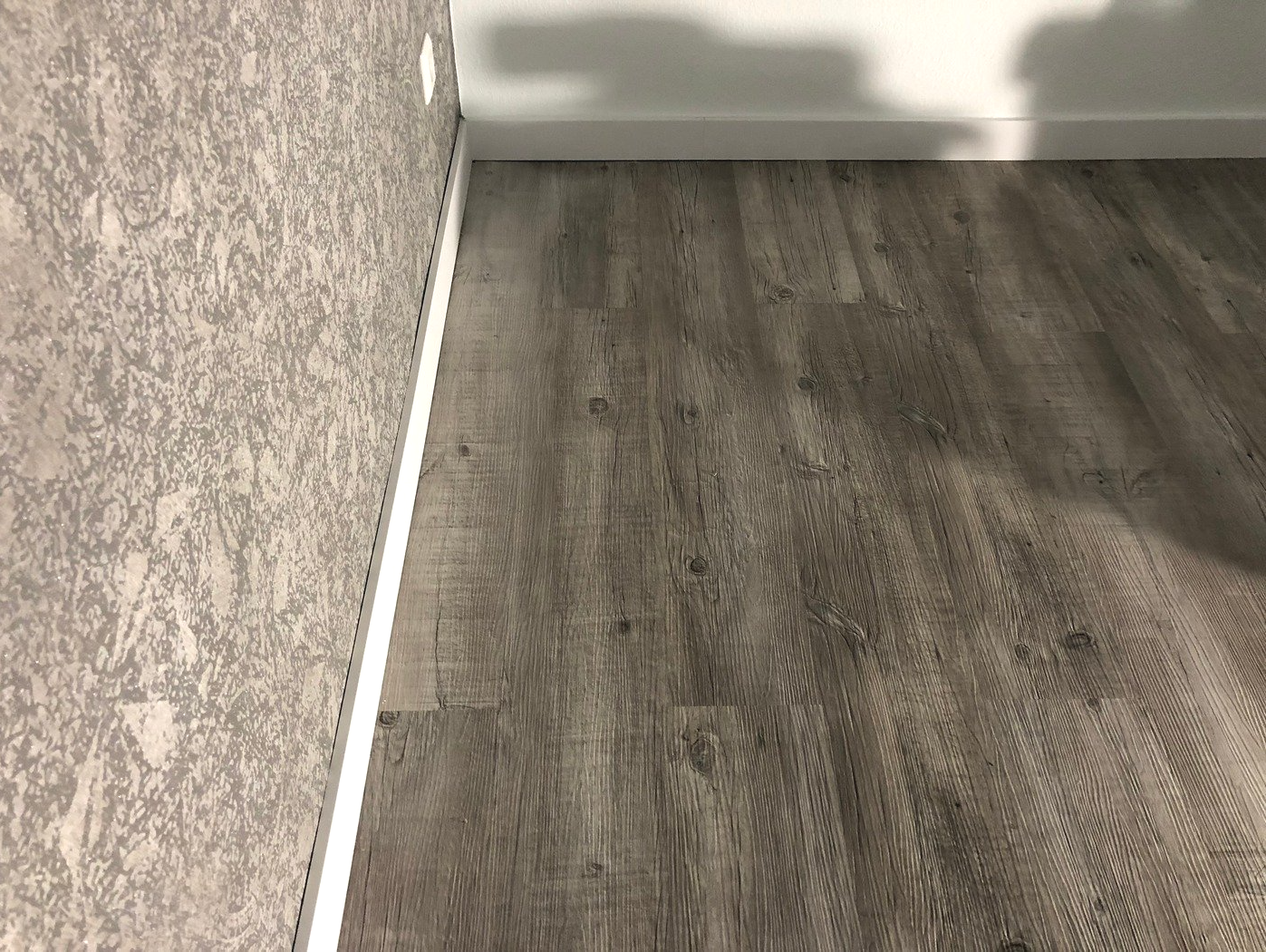 Maler- und Bodenbelagsarbeiten Wohnraum