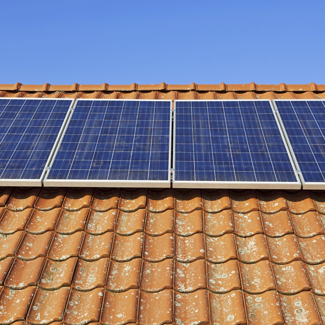 Hausdach mit Photovoltaikanlage