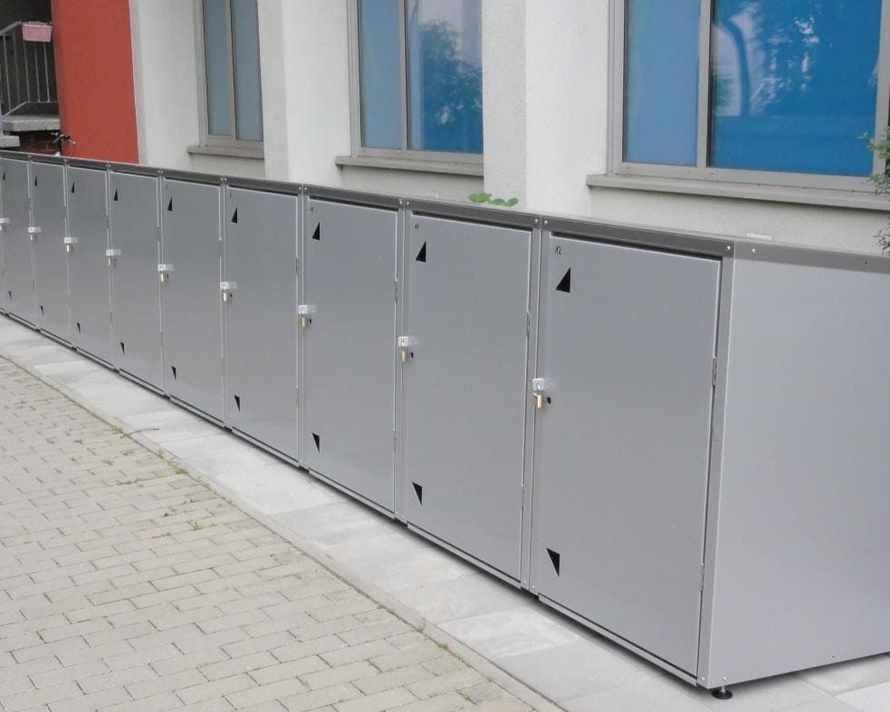 Aufbewahrungsboxen aus Metall zur sicheren Lagerung von Rollatoren und Kinderwagen