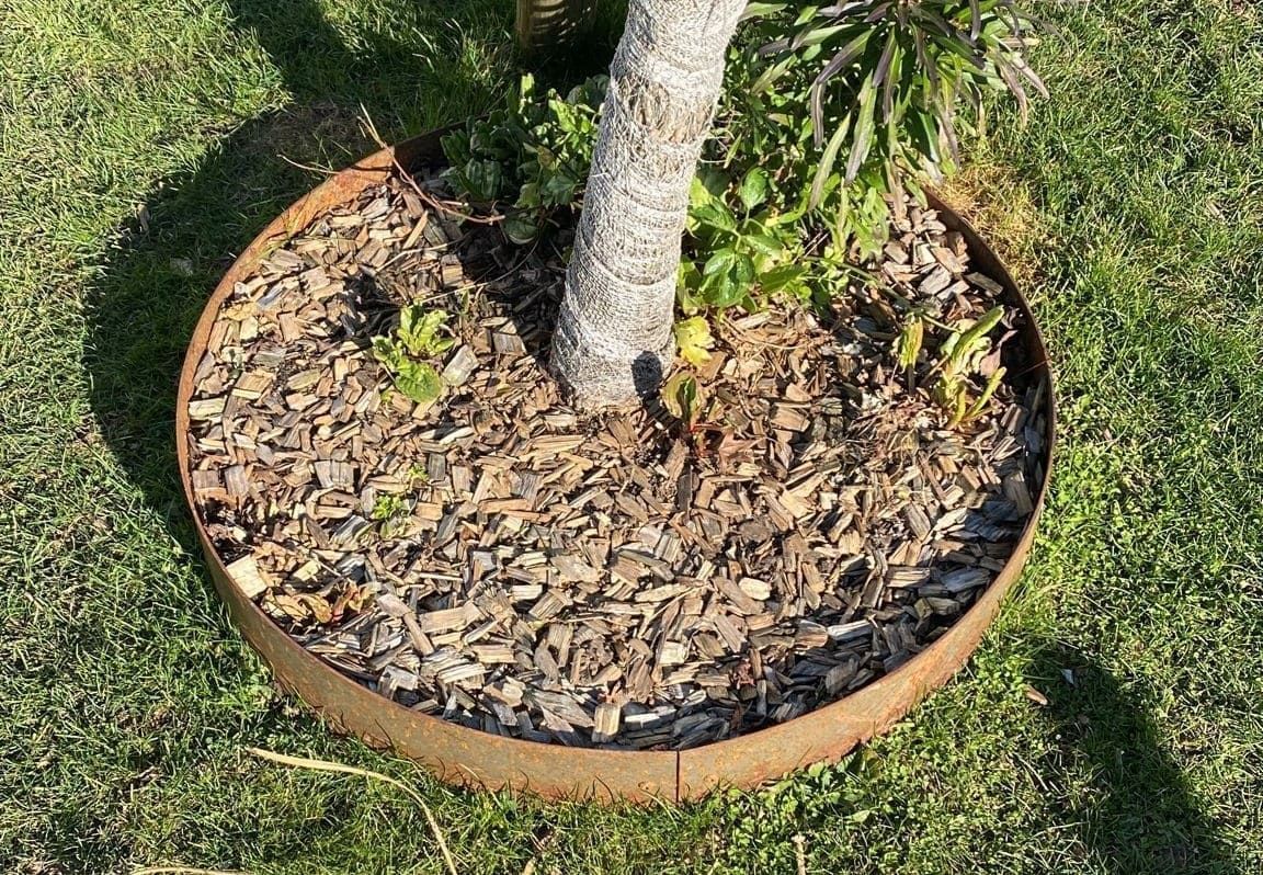 3 mm Cortenstahl Baumring aus Rasenkanten