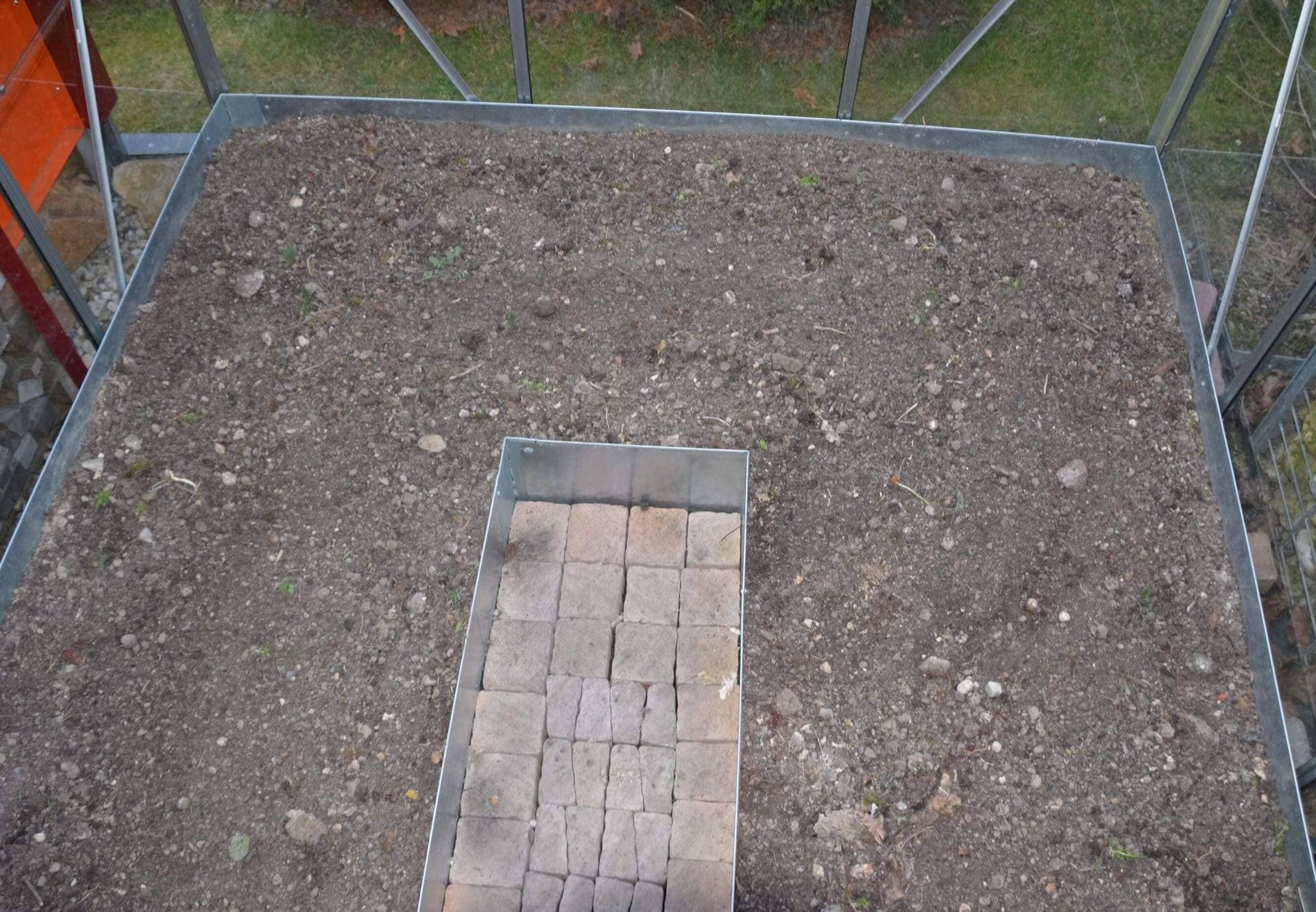 hohe Rasenkanten Metall verzinkt mit Ecken