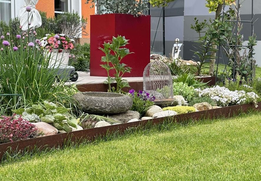 Cortenstahl Rasenkanten als Beetabgrenzung