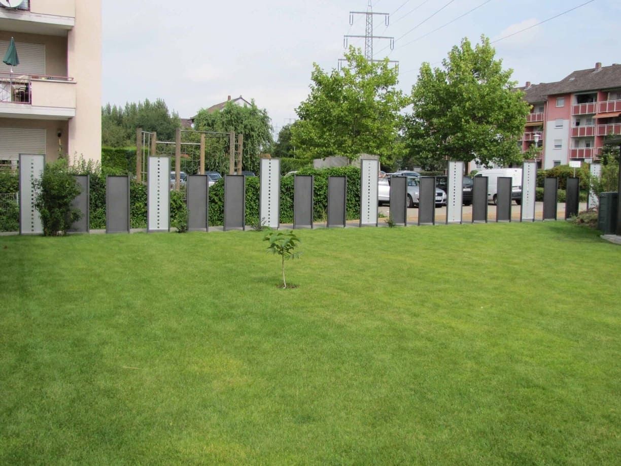 Gartenzaun aus Metall Gartenstelen pulverbeschichtet Hellgrau und Dunkelgrau