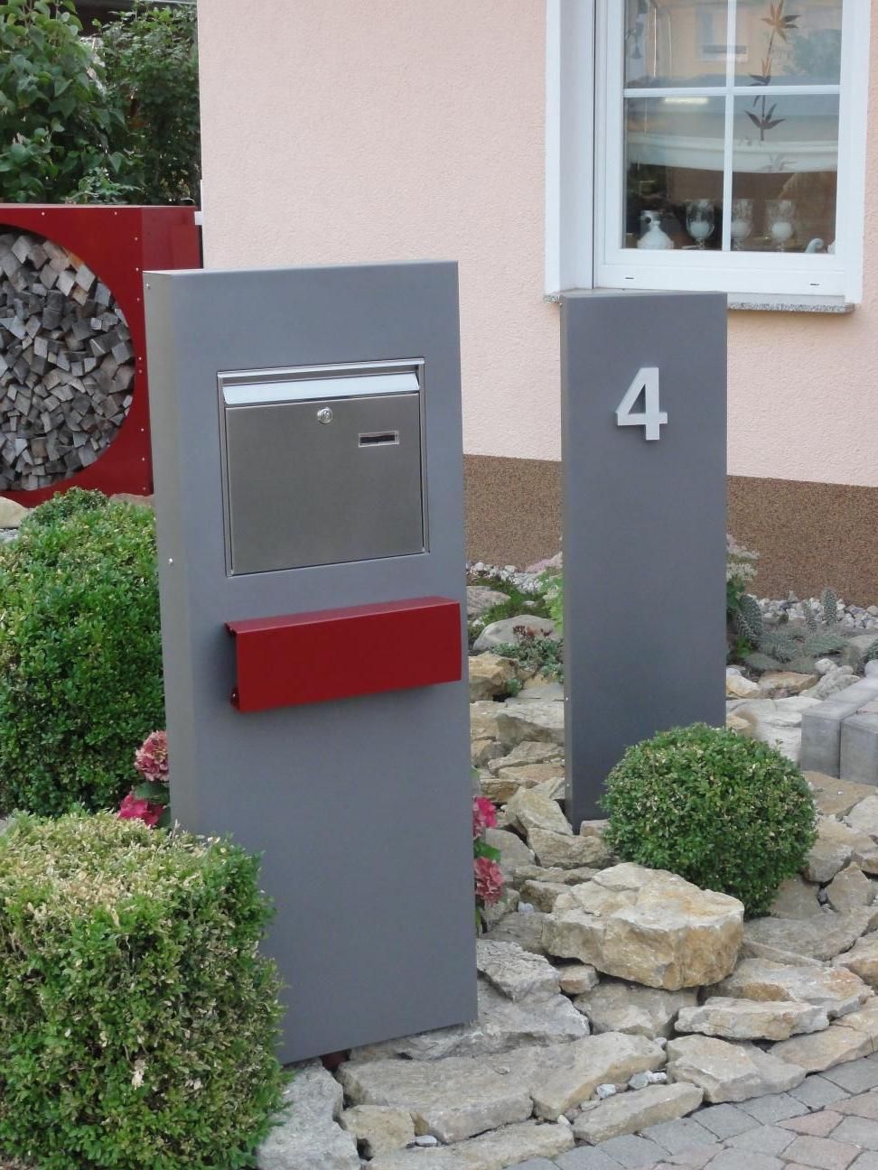 Briefkastenstele als Gartenstele Metall Edelstahl Briefkasten