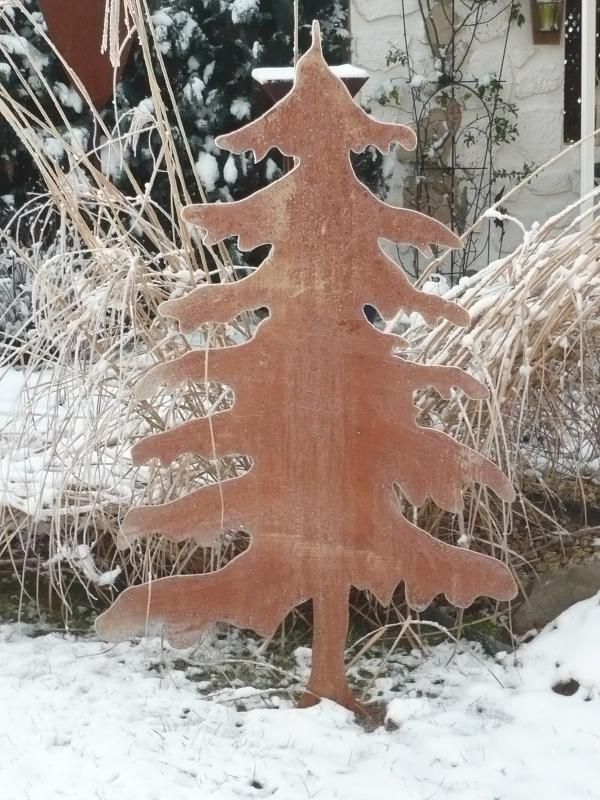 große Cortenstahl Weihnachtsbaum Figur
