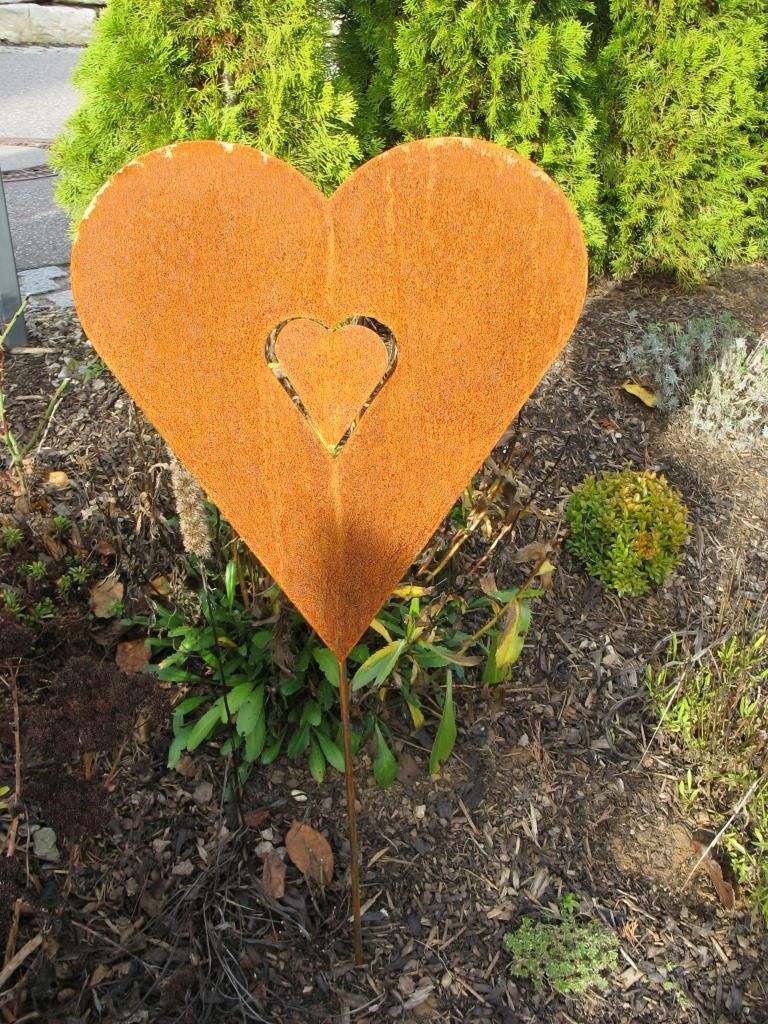 Großes Cortenstahl Herz zur Gartengestaltung