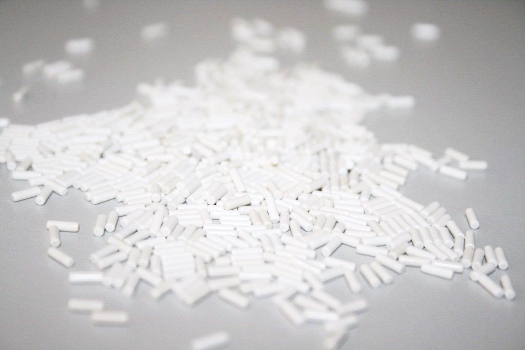 Ceramic vibratory grinding wheels