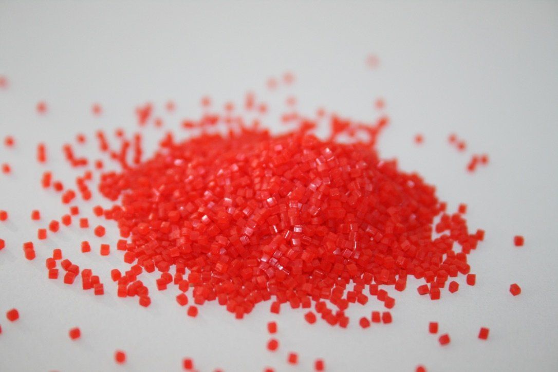 Polyamide blasting media