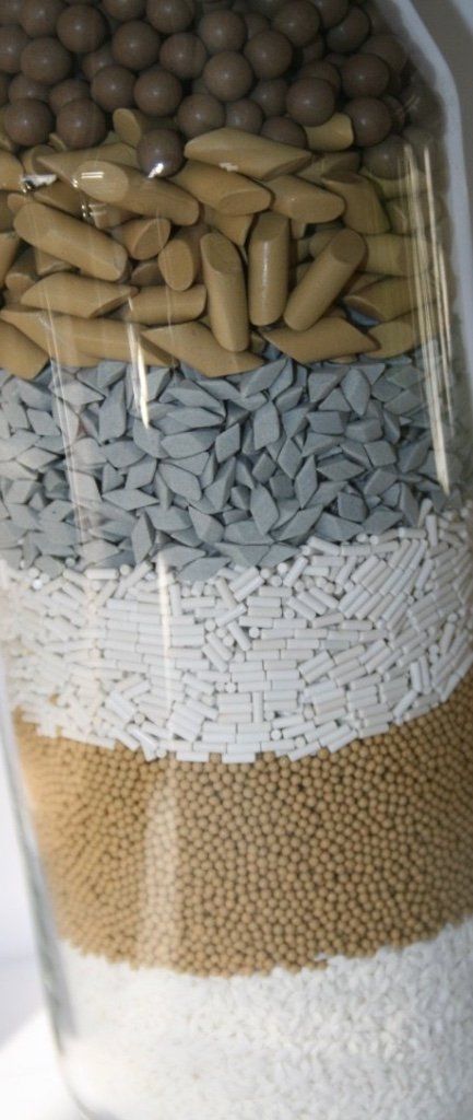 Ceramic vibratory grinding wheels