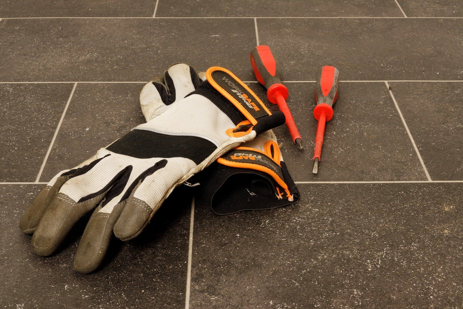 Protective gloves