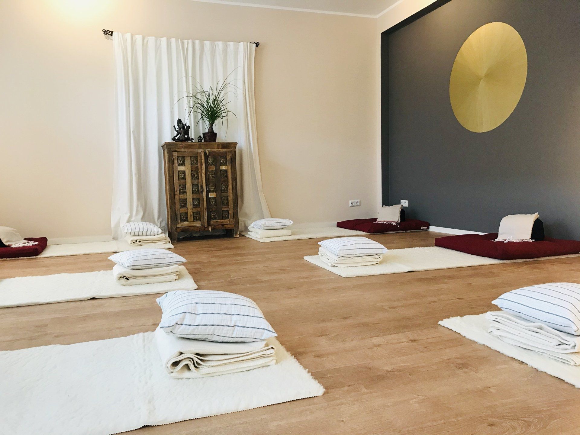 Gruppenraum für die Achtsamkeits-Übungen im Achtsamkeits-Zentrum Köln