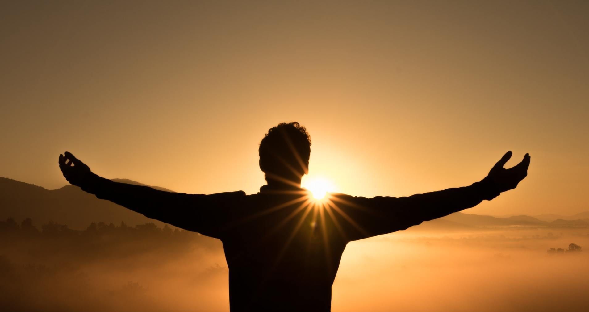 Mann im Sonnenuntergang, Stille, Einkehr, Wachtum