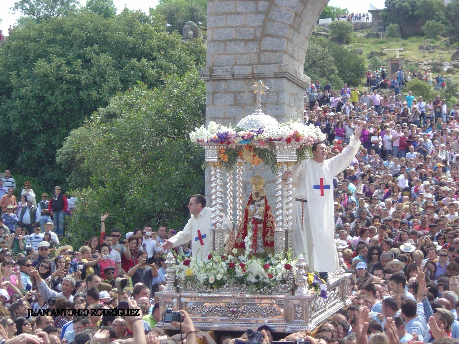 trinitarios en la procesión de romeria