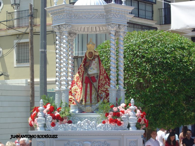 virgen de la cabeza de Arjona en su templete procesion